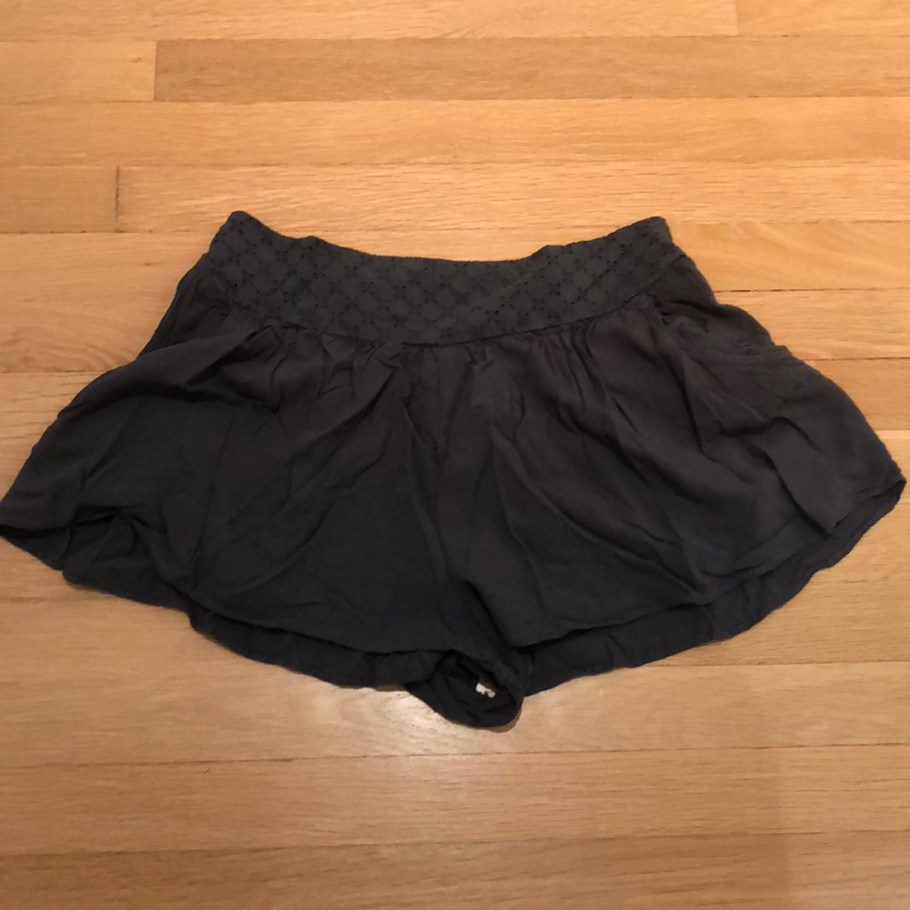 American eagle flowy shorts